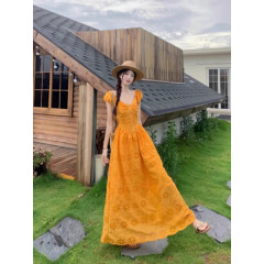 甘い刺繍入り中空ドレス女性のための 2025 夏の新しいフレンチリゾートスタイルウエスト痩身ティーブレイクドレス