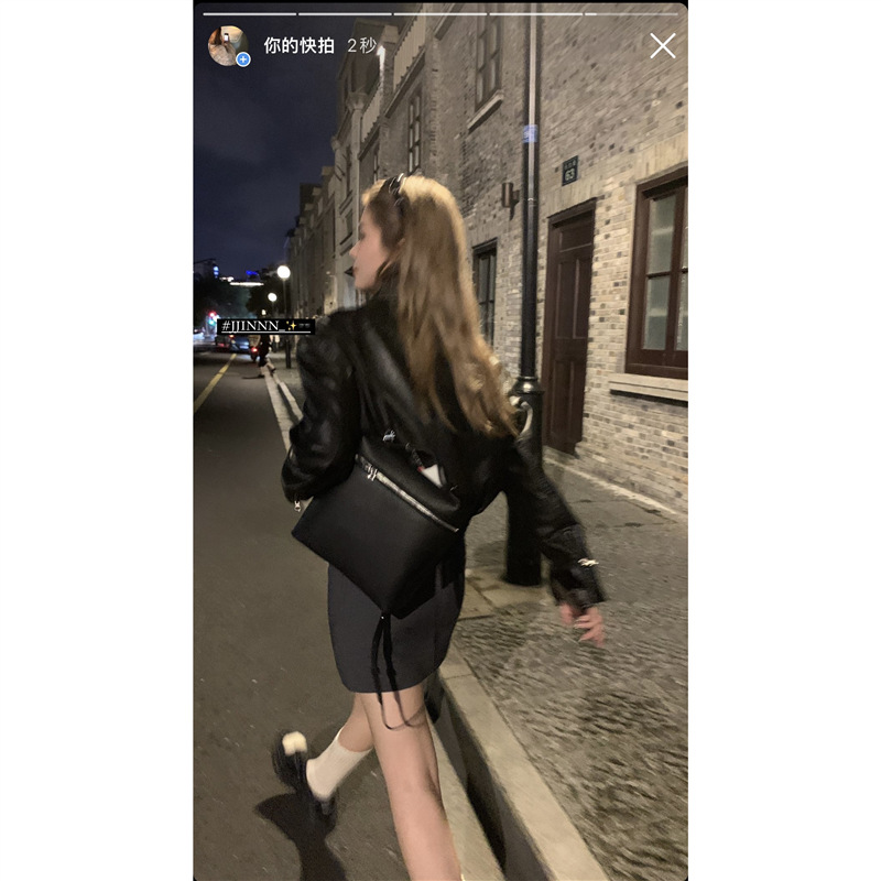 펜던트가없는 검은 색과 검은 색