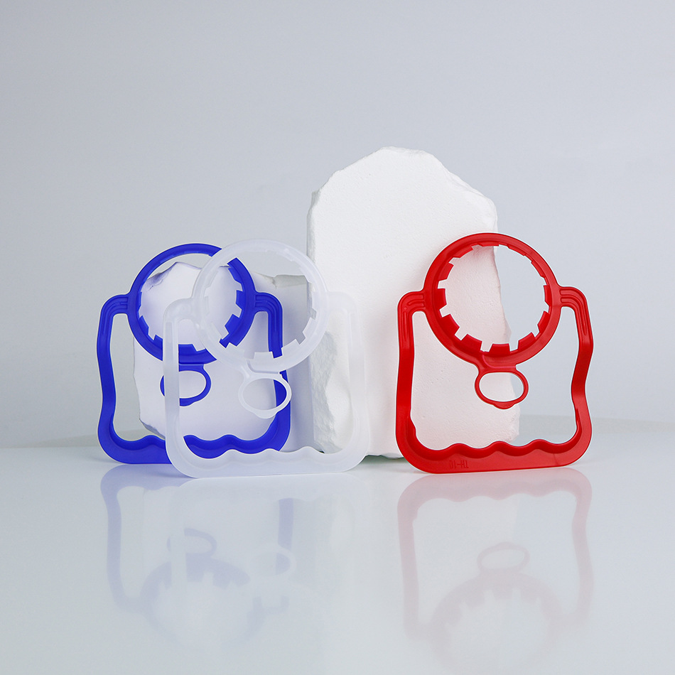 Proveedor al por mayor botella de agua potable desechable mango de plástico 45 / 48 calibre botella de bebidas PE mango