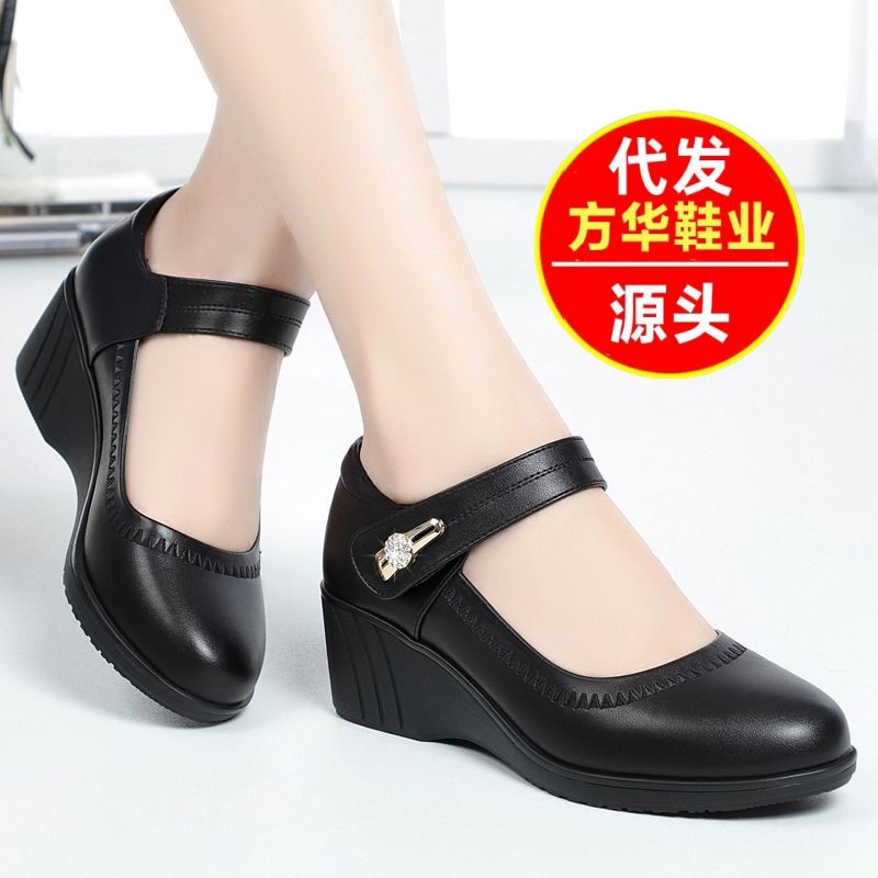 2026 nuevos zapatos de cuero suave de mujer de talón único con zapatos de suela suave resistentes al desgaste con zapatos de madres de edad media y vieja zapatos de cuero de mujer