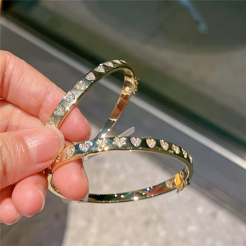 Light Luxury All-Match Golden High-End Full-Diamond Heart-Shaped Love Bracelet, Trendy & Sophisticated Instagram-Style Bangle with 6 Strands