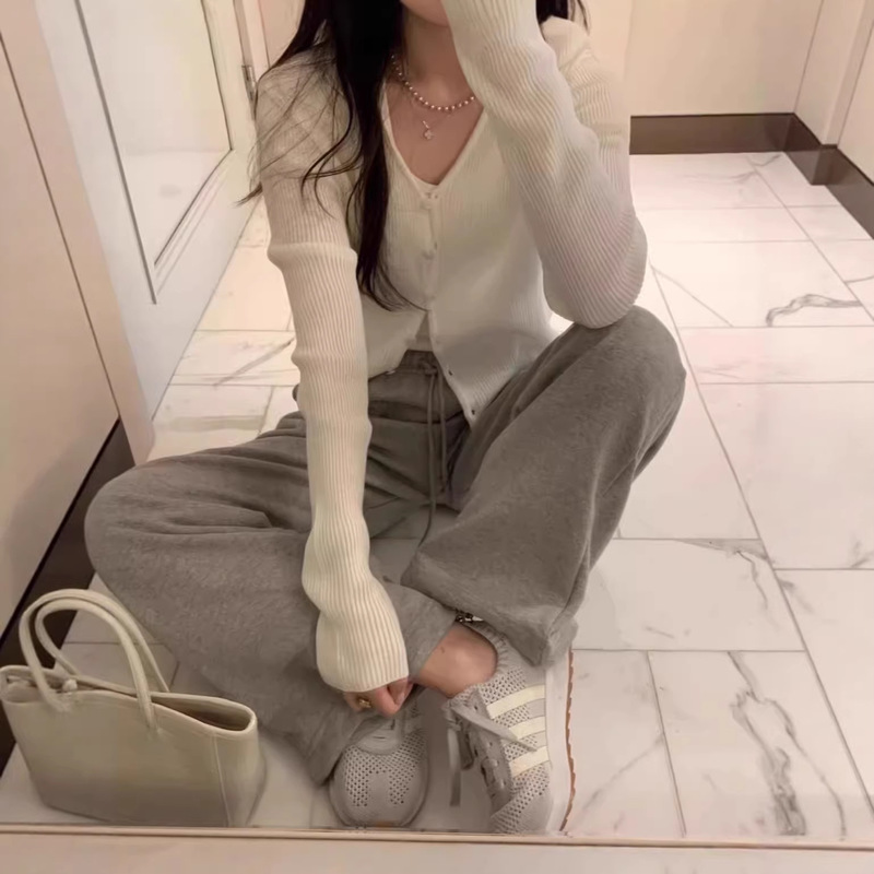 Clearance Sale: Korean-Style Sweet Solid Color Ribbed V-Neck Single-Breasted Stretch Knit Cardigan, Versatile Design for Spring and Autumn, Lightweight Jacket