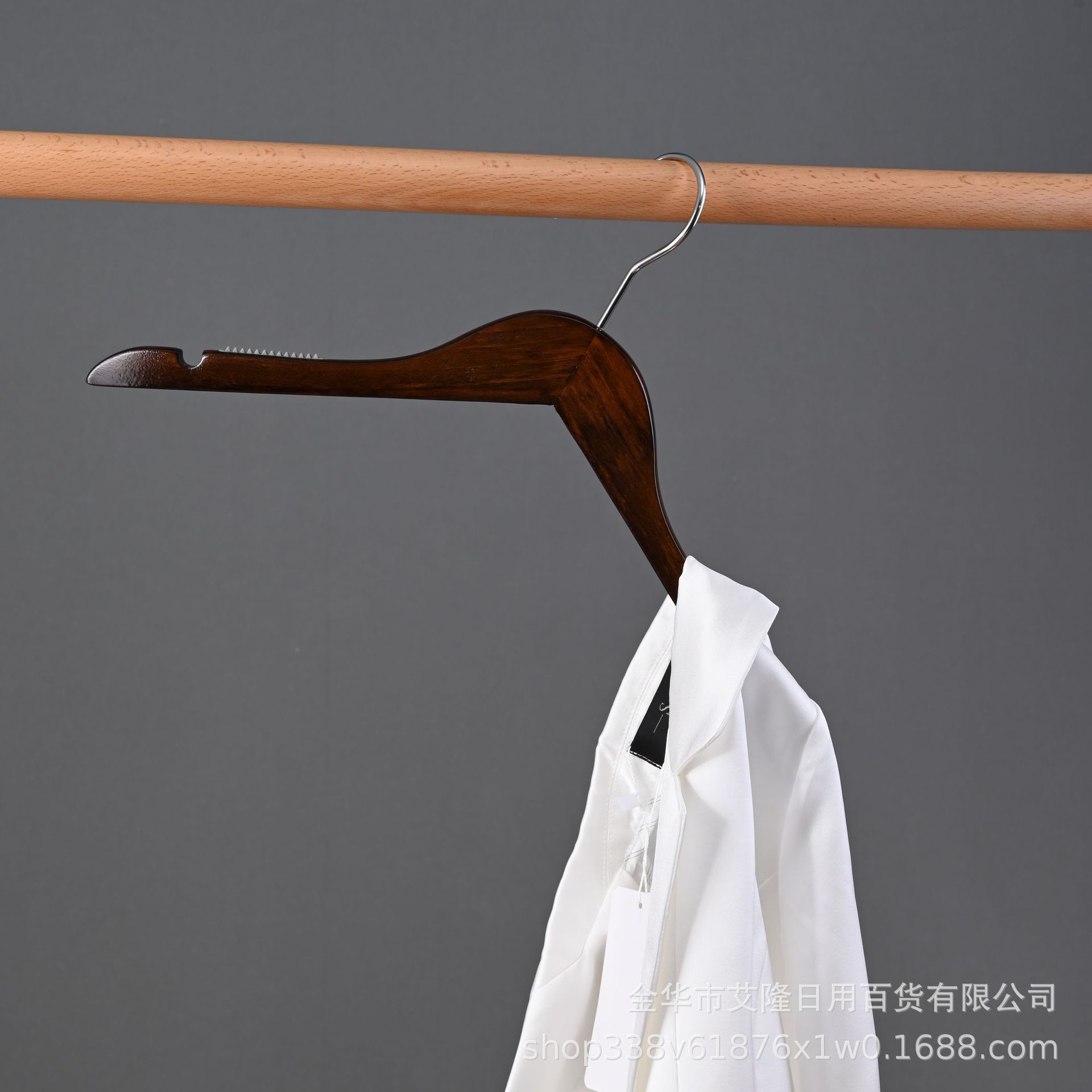 Tienda de ropa para el hogar soporte de la tienda de ropa de mujer Hotel ropa de madera maciza de madera antideslizante sin costura percha al por mayor