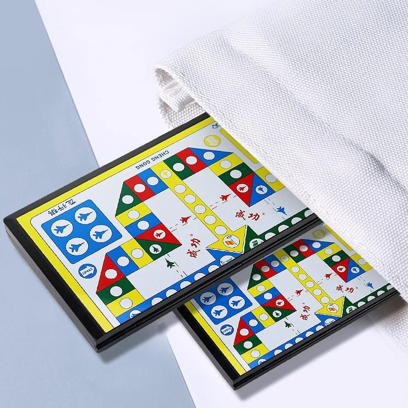 En stock pelo rápido de los niños imán damas padre-hijo estudiante de juguete educativo juego damas plegable tablero de juego