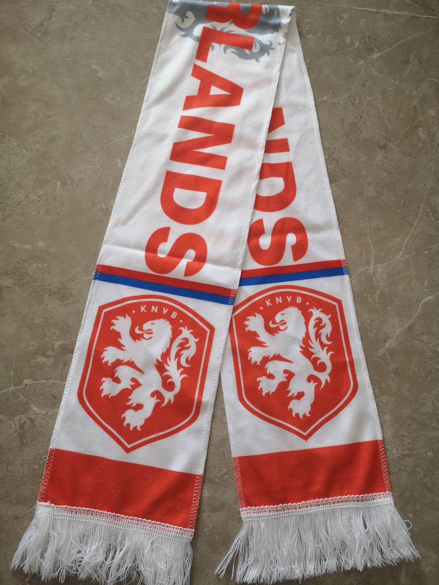 Bufandas de Terciopelo para Fanáticos de Equipos Nacionales de la Copa Mundial, Bufandas de Animación y Apoyo para Clubes de la Copa de Europa, Disponibles en Existencia