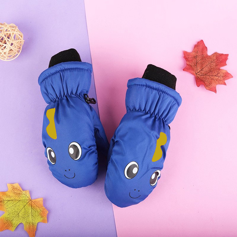 3-10 años de edad de invierno bolso de dedo de los niños de tres capas de terciopelo grueso cálido a prueba de viento impermeable nieve dibujos animados guantes tapados