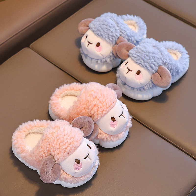 Invierno zapatillas de algodón para niños niñas 2024 nuevo calentamiento y pelusa para niños bolsas de dibujos animados para bebés zapatos caseros