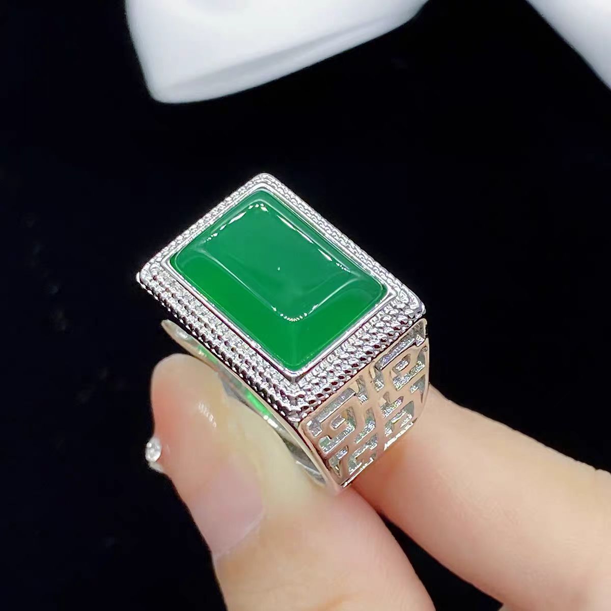 New imitation chalcedony men's ring agate atmosphere square simple retro personality Emerald men's ring manufacturers wholesale