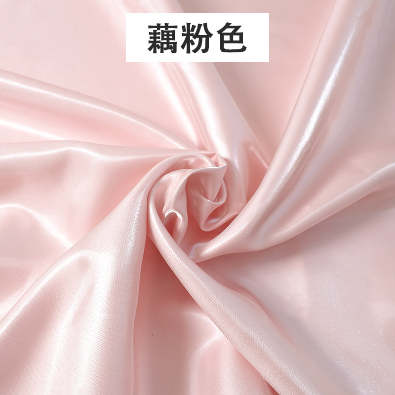 藕粉色
