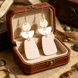 希音爆款法式复古温柔风粉白几何皮革耳坠 合金耳钩小众百搭耳环