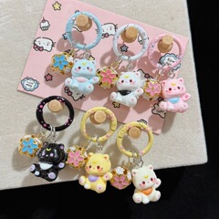 新商品の猫アニメのキーホルダーは学生カバンが可愛いです。