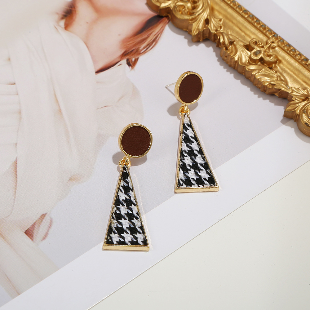 European and American retro geometric triangle earrings INS temperament allmatch earrings wholesalepicture3