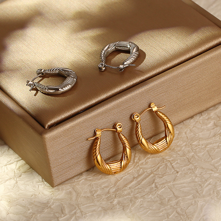 Transfronterizo de moda europea y americana ronda de acero inoxidable de las mujeres de 18K pendientes de oro real de alto grado de luz de lujo pendientes simples al por mayor