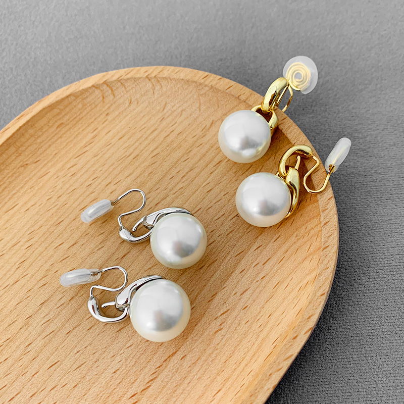 16g Weight 925 Sterling Silver Ear Needle Material Pearl Inlay Material Ear Cuffs, Ear Studs Classification 1 Pair Quantity Banquet, Daily, Date Occasion Copper Material Geometric Pattern All Seasons Season Women's Gender Plating, Inlay Design Elegant Style 1 Pair Elegant Geometric Plating Inlay Copper Pearl Ear Cuffs Ear Studs 22