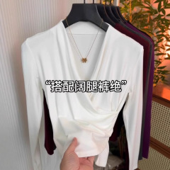 超好看独特漂亮V领上衣女2025早秋穿搭设计感小众洋气内搭打底衫