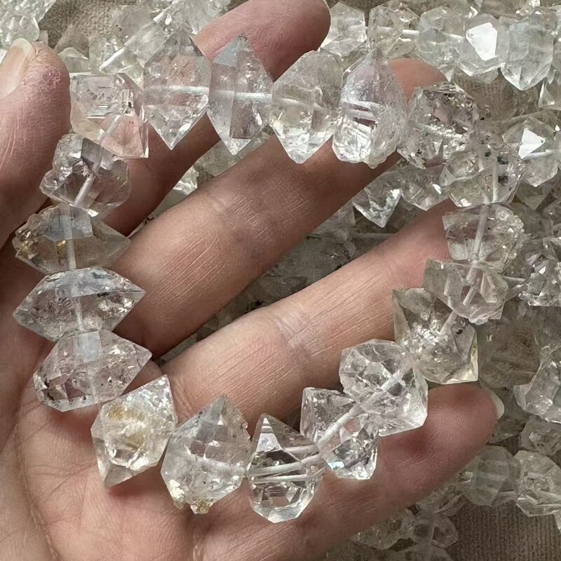 Natural Sparkling Diamond Raw Stone Bracelet. Double-Pointed and Fully Formed, Made in Chongqing. the Shape Is Well-Proportioned. Sparkling Diamond Bracelet Natural Sparkling Diamond Raw Stone Bracelet. Double-Pointed and Fully Formed, Made in Chongqing. the Shape Is Well-Proportioned. Sparkling Diamond Bracelet