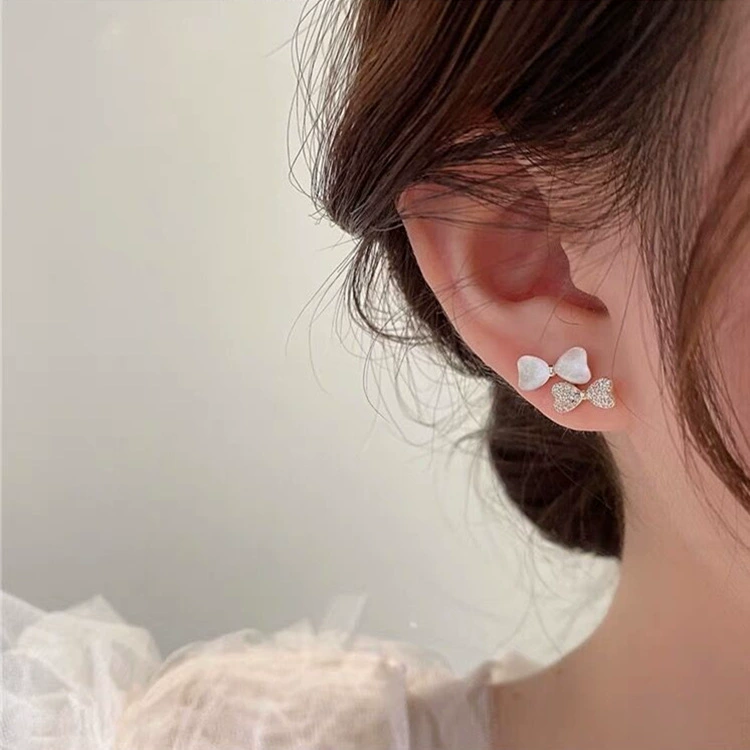 Серебряная игла, цирконий, дизайнерские универсальные красивые серьги с бантом, образец серебра 925, микрореставрация, кото-глаз, стиль лёгкой роскоши, тренд сезона