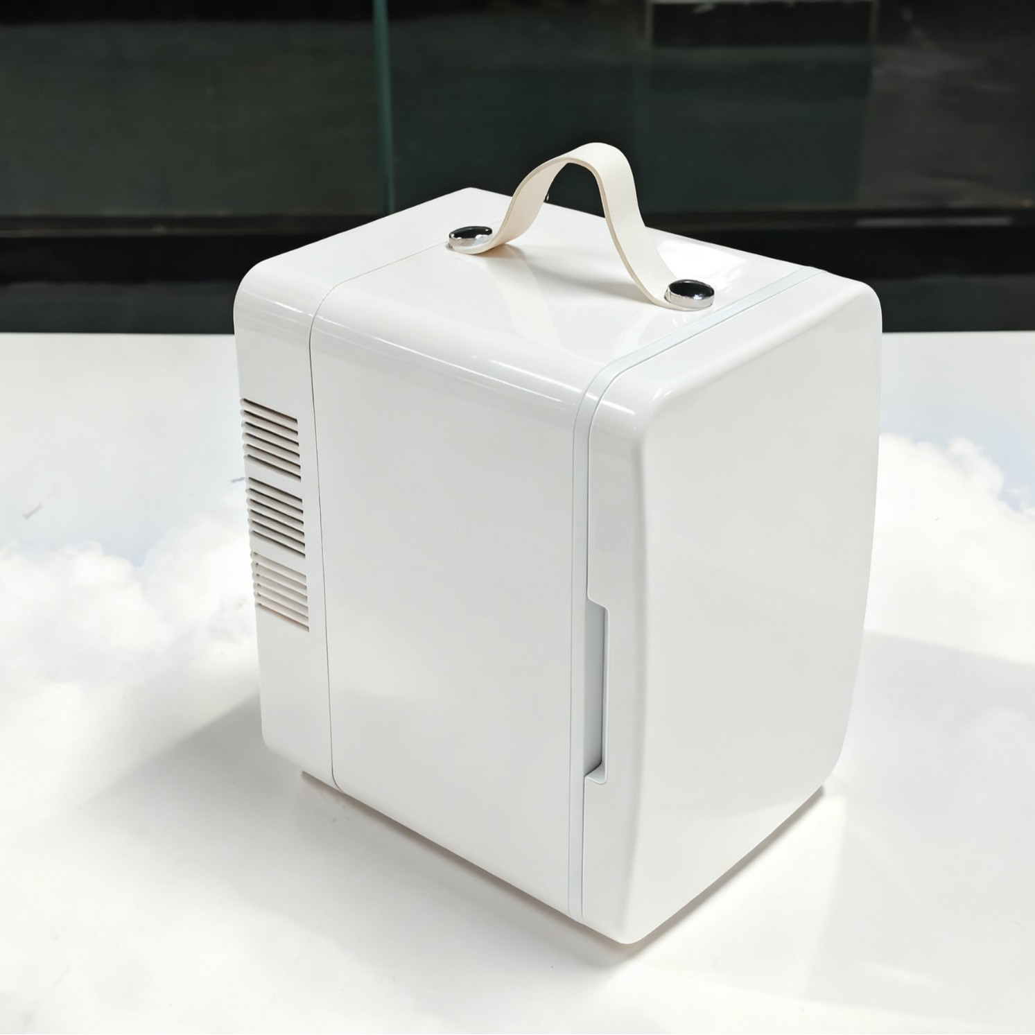 Callista Mini Refrigerator USB Powered Cosmetics Refrigerated Beauty Refrigerator Live Broadcast Room Special Car Refrigerator