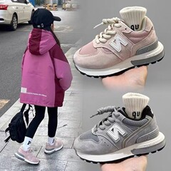 子供のお父さんの靴2025春の新型のアルファベットの女の子の運動靴のネットの顔はカジュアルな靴の男の子と子供の靴の赤ちゃんを合わせます。