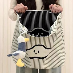 Knitted capacious one-shoulder bag