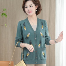 中年春装针织开衫女新款春秋薄款中老年女装外套妈妈外搭毛衣