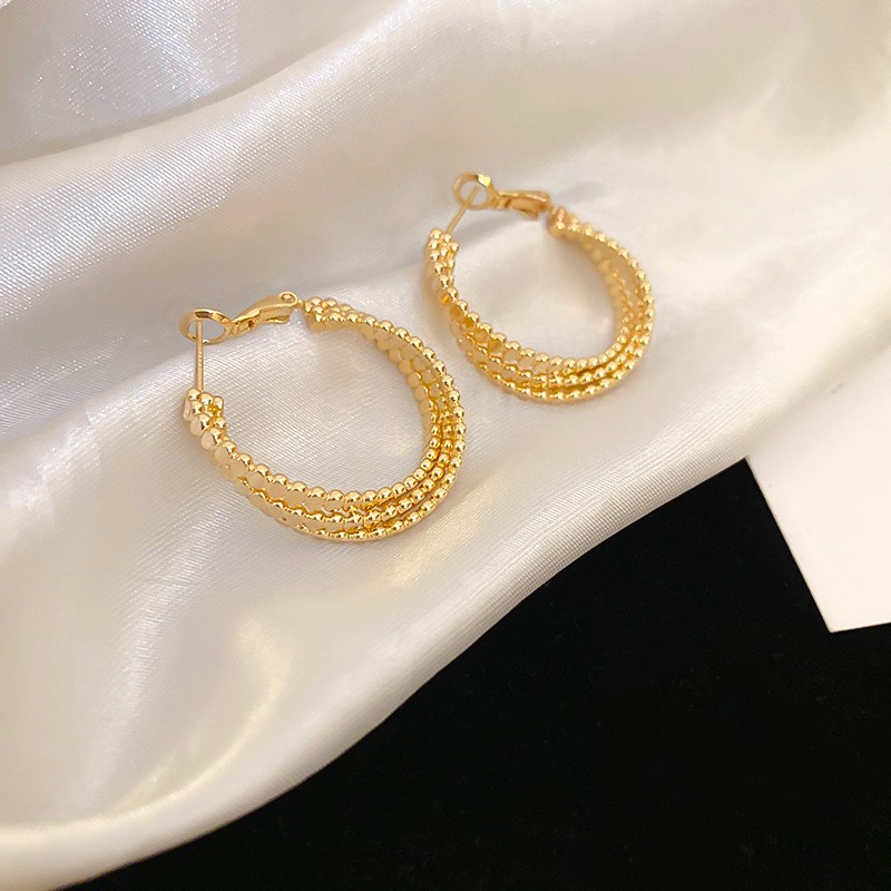 Aguja de plata Pendientes de anillo de elemento transfronterizo europeo y americano Pendientes de nicho de viento frío Pendientes de temperamento de moda Pendientes de lujo ligero y de alta gama