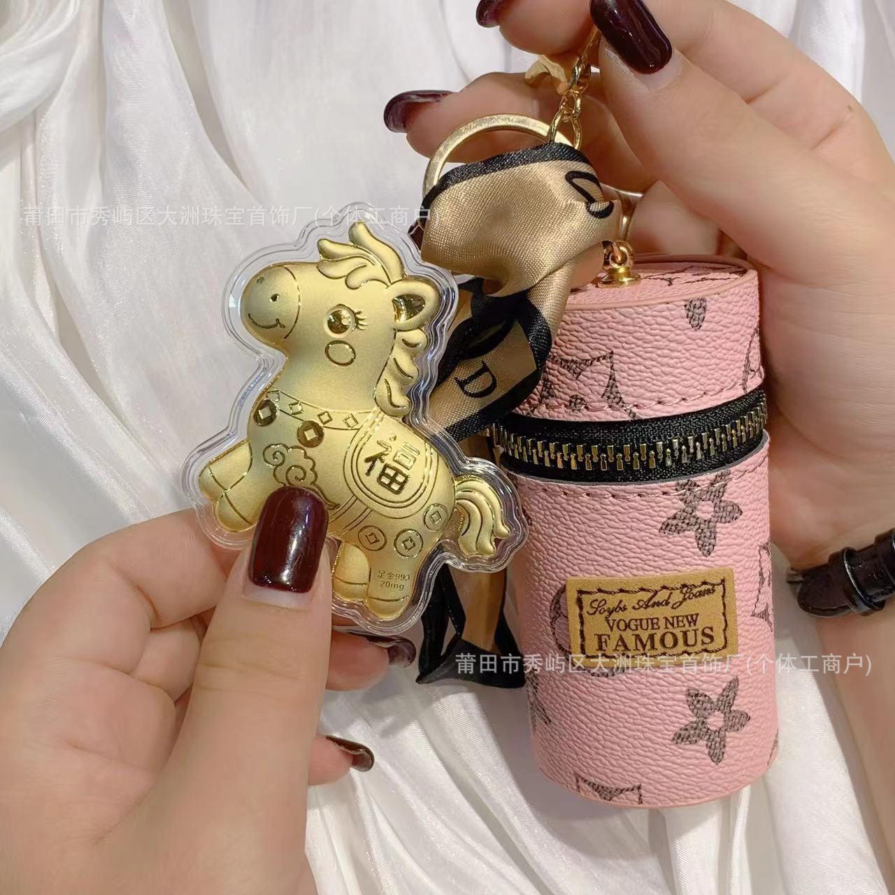 Año del Caballo de oro llavero de automóvil pequeño colgante 999 dinero de inmediato bolso llavero personalizado pequeño regalo