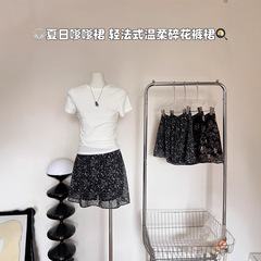 夏らしいフレンチ風の優しい花柄パンツスカート