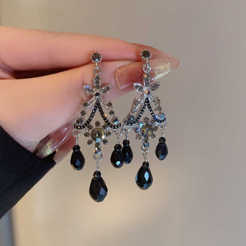 Black Crystal Tassel Pendant Earrings for Women Classical Court Style Baroque Retro Earrings Light Luxury High-end Gown