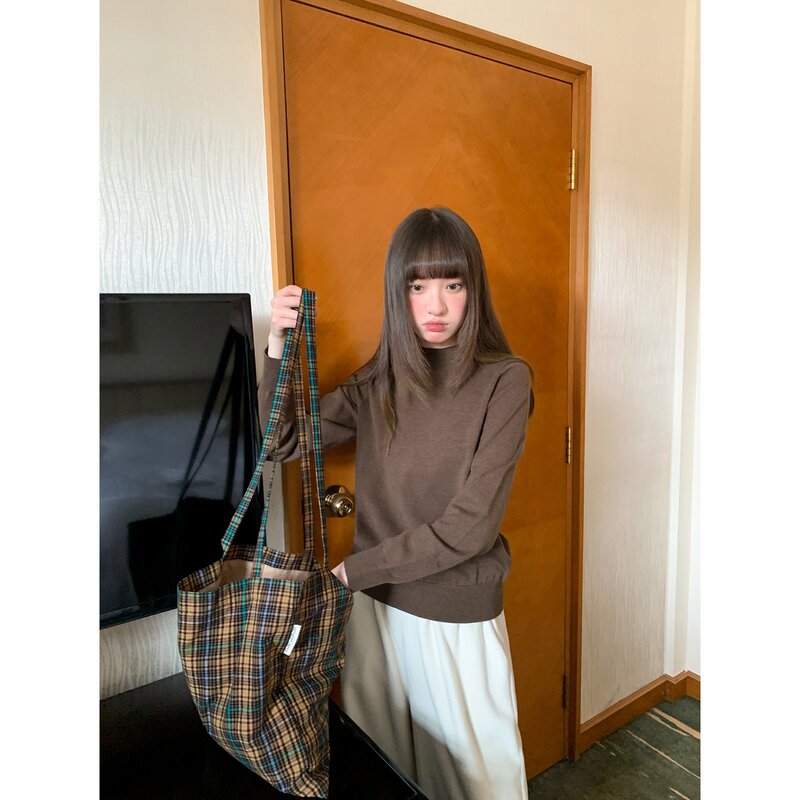 Simple Solid Color Half Turtleneck Sweater for Women, Autumn and Winter Design, Soft and Slim Fit Knitted Base Top