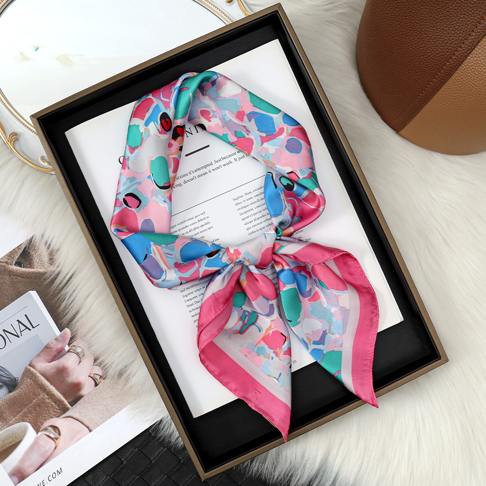 Niñas japonesas 70 pañuelos de seda de imitación pañuelos de seda de vitalidad diaria para usar pañuelos cuadrados de cuello de todo fósforo de reducción de edad de moda al por mayor