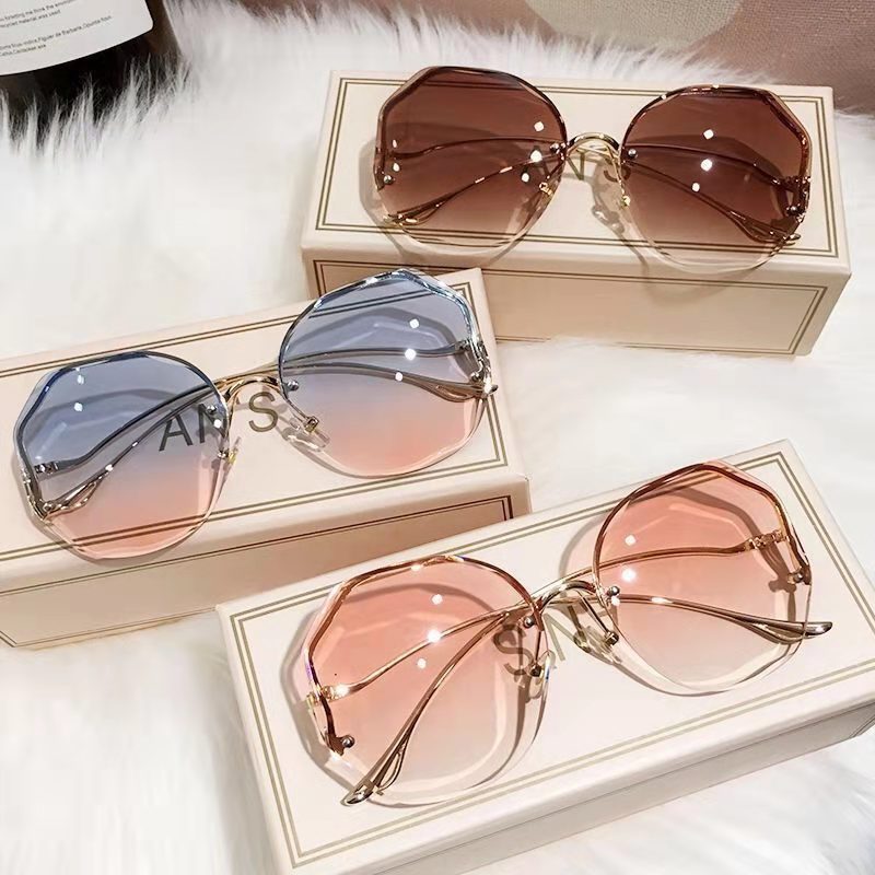 Gafas de sol sin montura grandes para mujer, patillas metálicas curvas, moda y protección UV, estilo de moda