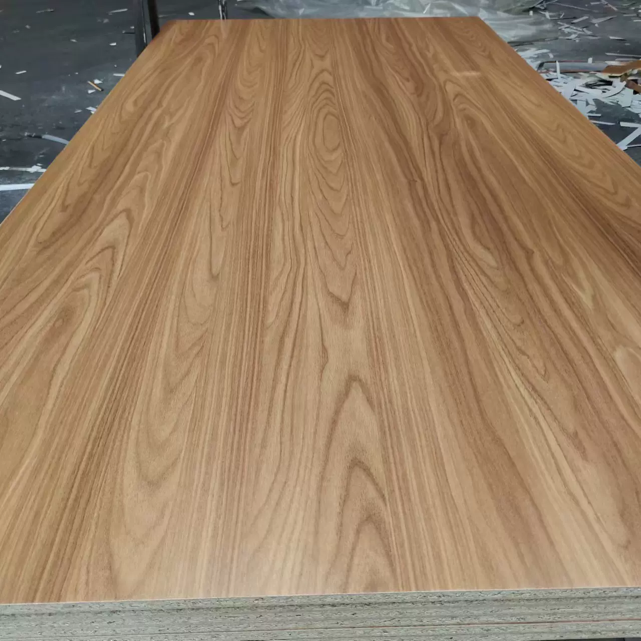 E0E1 18mm颗粒板刨花板三聚氰胺贴面免漆生态板16mm台面用免漆板