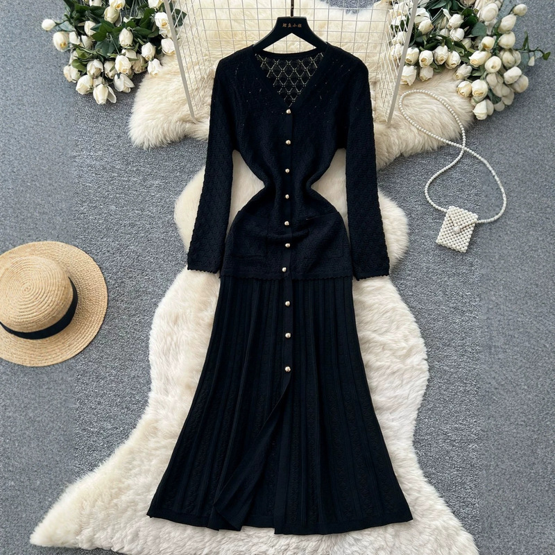 White long-sleeved, long-line dress for women, in stock, European and American autumn/winter new style, high-end French A-line V-neck long dress