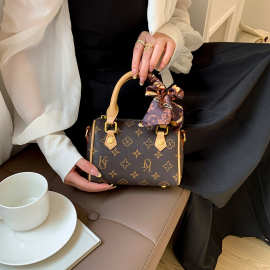 爆款法式手提包包女2025新款洋气老花单肩枕头包波士顿小众斜挎包