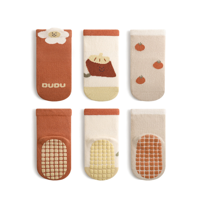 Calcetines de piso de bebé 2023 Otoño e Invierno Nuevo interior antideslizante pegamento de fondo completo niño lindo dibujos animados niños y niñas calcetines de media pantorrilla