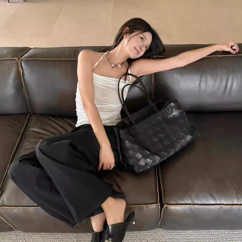 叁叁新品网红同款时尚百搭托特暗黑编织设计手提单肩包包女|undefined