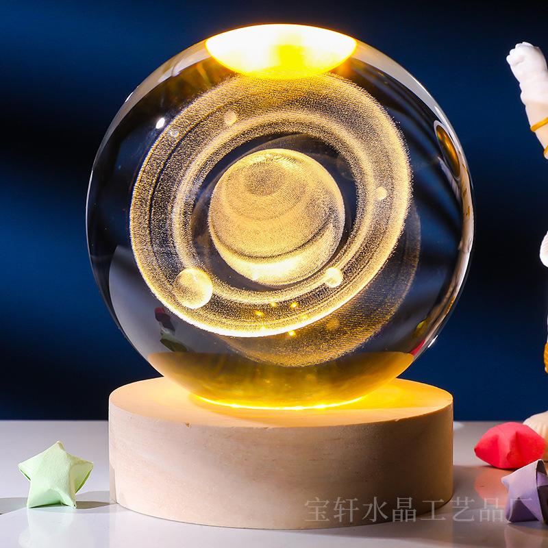 Bola de cristal al por mayor galáctica bola de cristal tallada interna 520 Qixi Navidad noche lámpara adornos de cristal