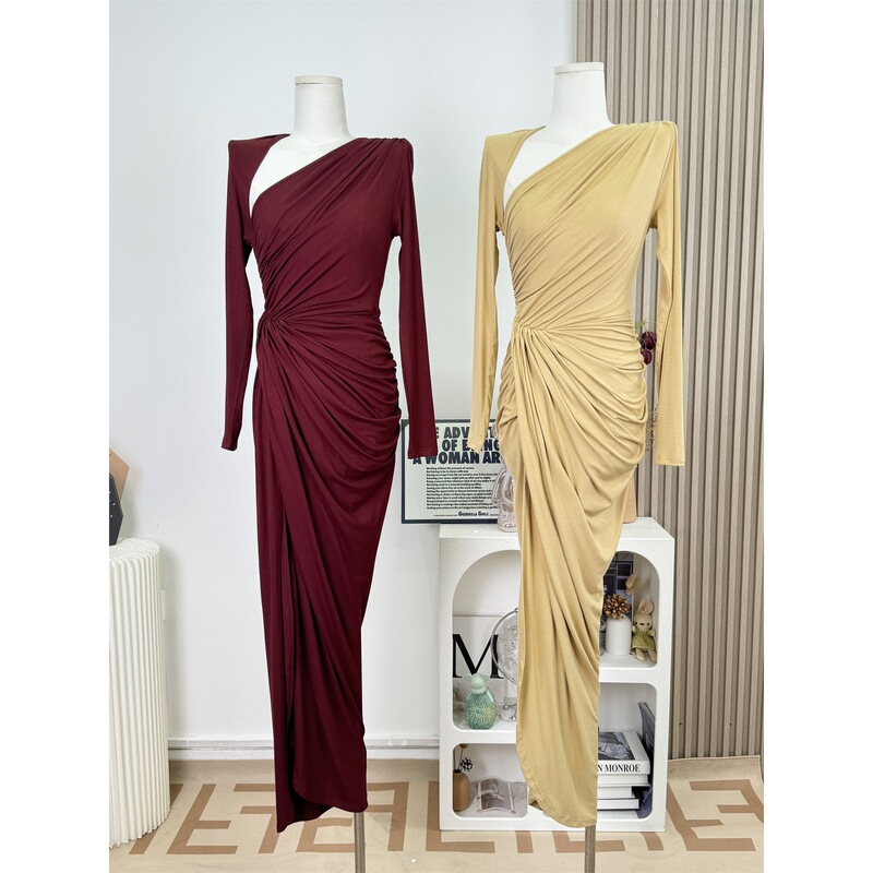 Burgundy Pure Sexy Off-Shoulder Ruched Long-Sleeve Dress for Women, New Sweet and Alluring Mature Style, Waist-Cinching Slit Long Dress