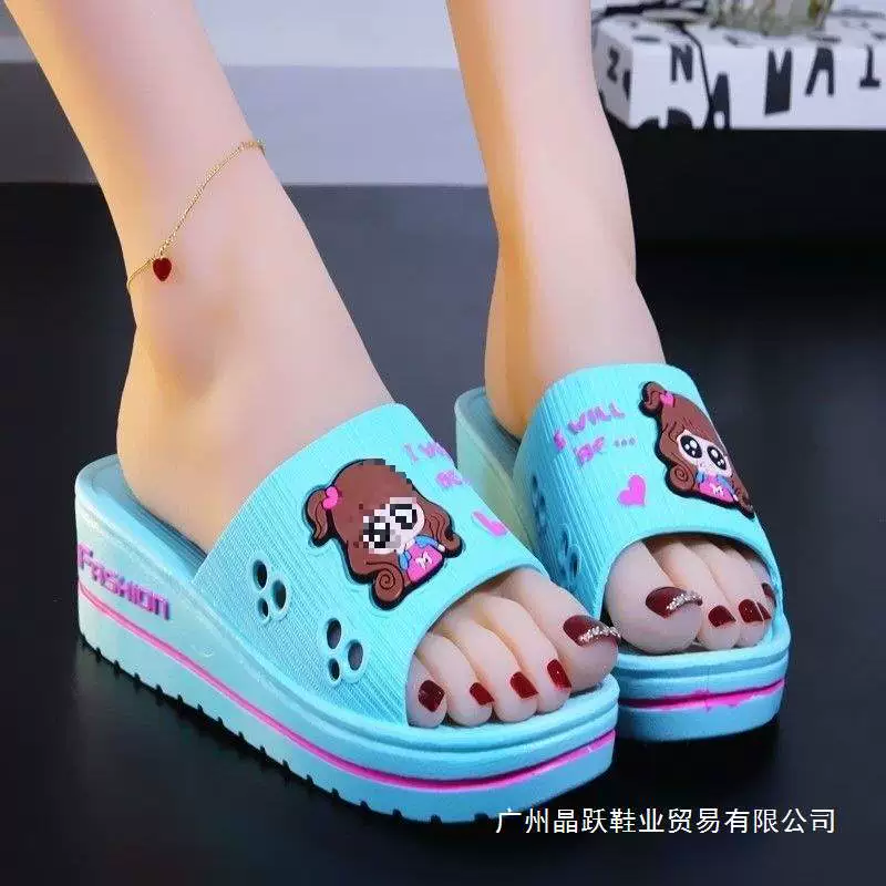 Пластиковые летние женские милые сандалии и тапочки с героями мультфильмов на толстой подошве, нескользящая и износостойкая верхняя одежда, домашние сандалии и тапочки на толстой подошве для ванной комнаты