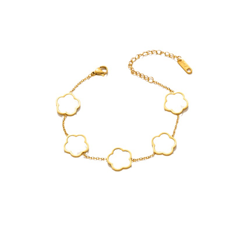 Flor de trébol de cinco hojas collar de acero de titanio nicho femenino colgante de ciruela Cadena de clavícula temperamento de moda europea y americana collar de cinco flores