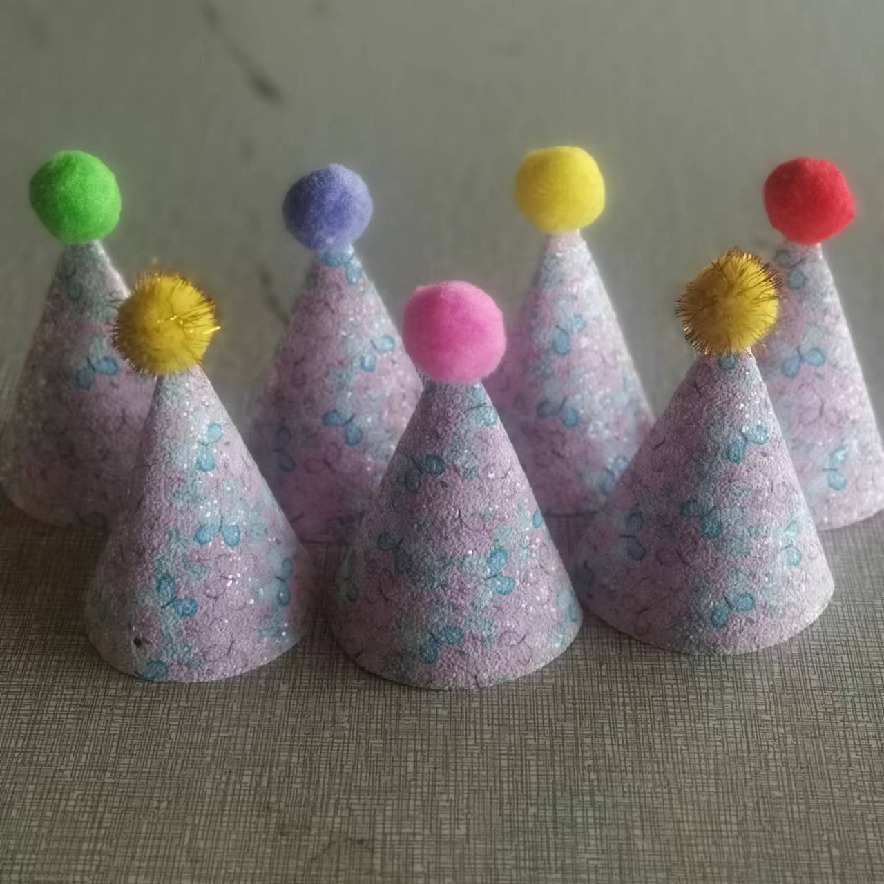 Fabricantes en línea al por mayor bebés cumpleaños adultos cumpleaños sombreros de polvo de oro pastel sombreros decorativos