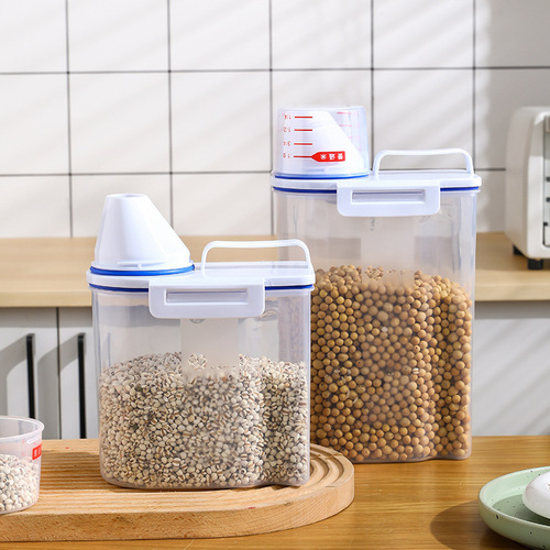 Japanese-style rice bucket for home kitchen, anti-insect and moisture-proof sealed 2KG rice storage container, multi-grain bucket, pet food bucket