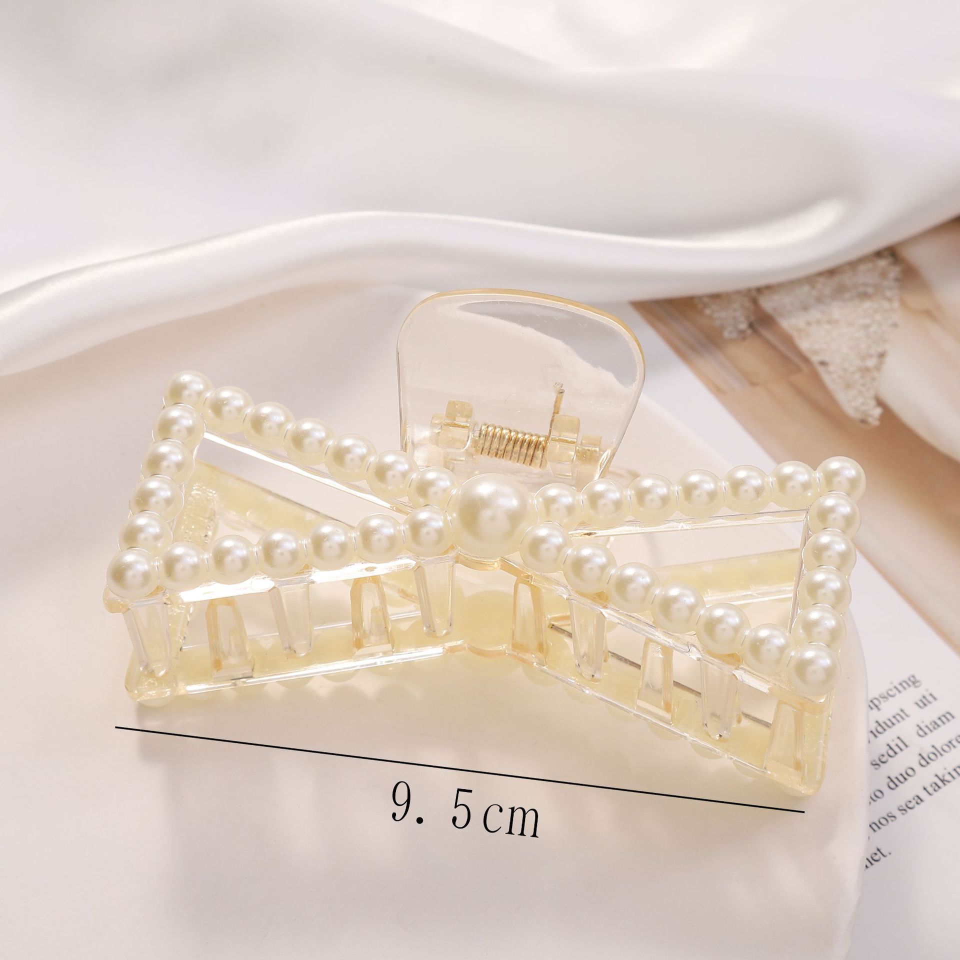 Fashion Geometric Square Heart Shape Arylic Imitation Pearl Hollow Out Hair Claws 1 Piece display picture 4