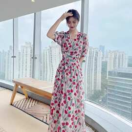 茶歇桔梗法式仿雪纺碎花连衣裙2026年夏新款气质显瘦开叉淑女长裙