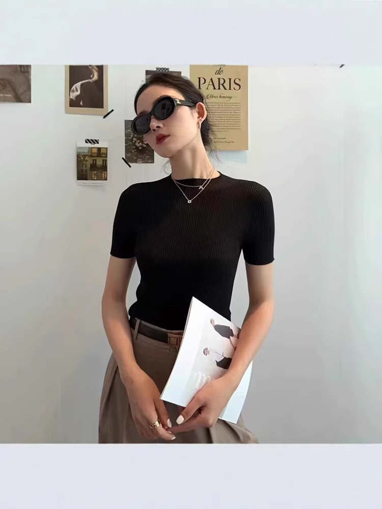 Áo thun nữ ngắn tay cổ tròn tôn dáng chất lụa băng mềm mại — Màu đen