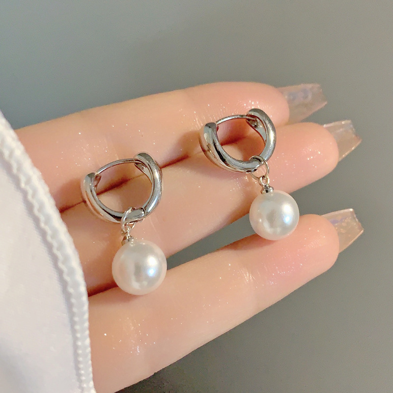 Elegant small design fashionable earrings from pearl