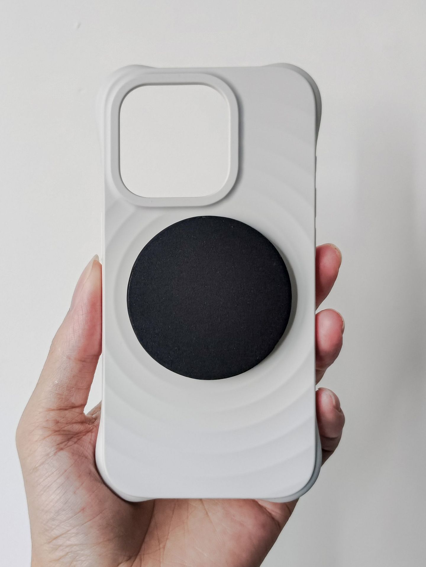 Magnetic Phone Stand Image 2