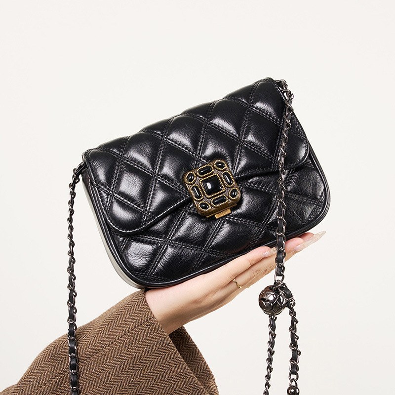 Luxury Women's Mini Bag 2026 New Trend Fashion Niche Crossbody Bag Quilted Chain Retro Square Bag - Thumbnail 3
