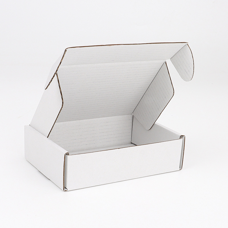 En stock caja de embalaje de la caja del avión impreso caja de ropa de cartón cuadrado blanco y negro caja de regalo pequeño lote de personalización